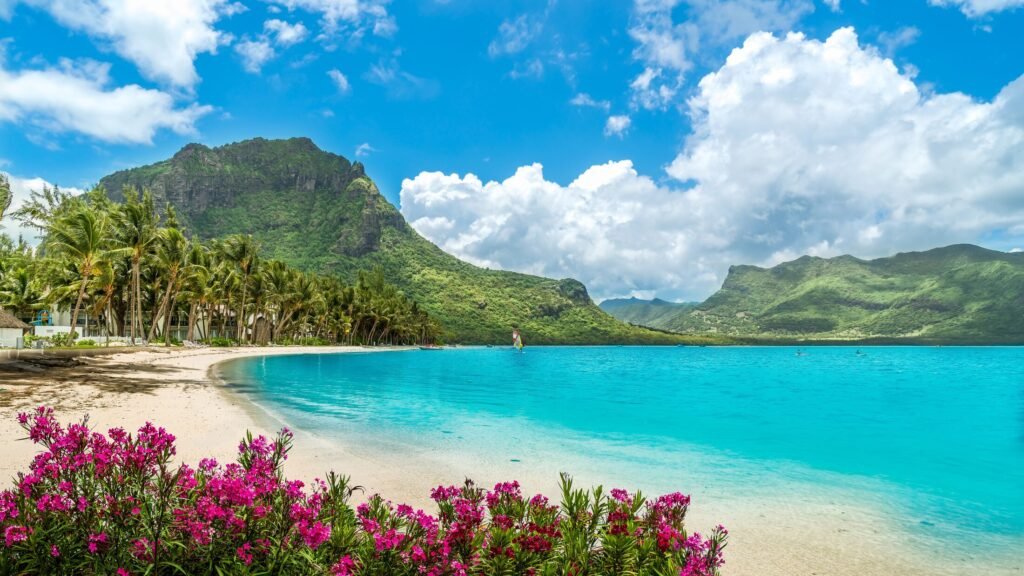 Mauritius-2023-Le-Morne-Beach-Shutterstock-2352980991-Hybris